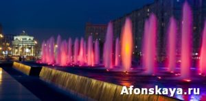 Colourd fountains and Triumphal arch, Moscow