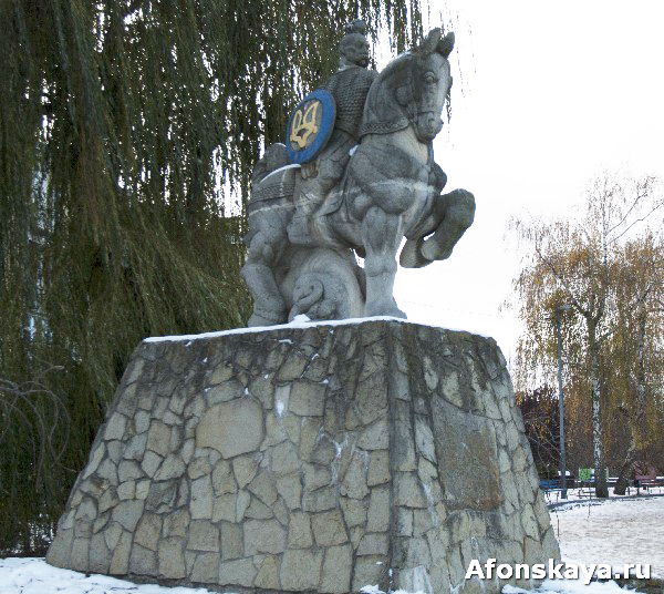 памятник князю святославу игоревичу киев